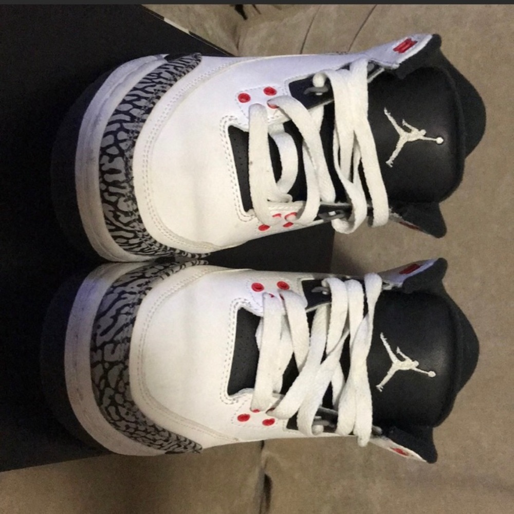 Jordan 3 Retro boys 6.5 women 8.5
